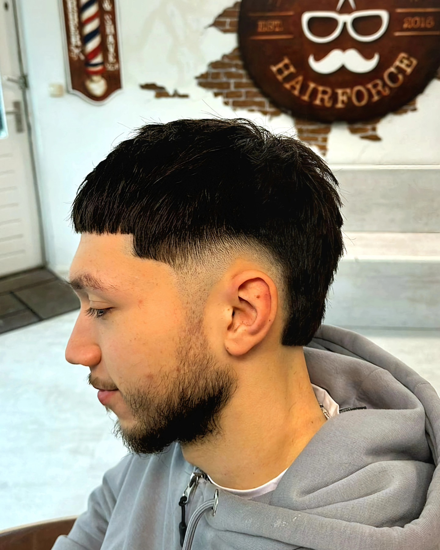 Getextureerde crop met lage fade en baard